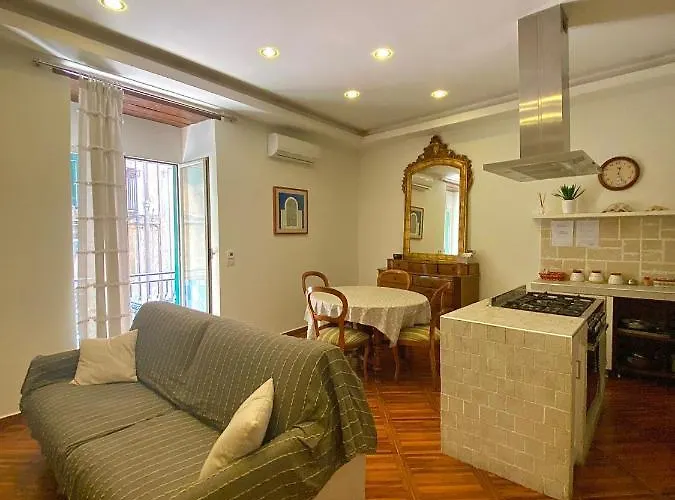 Trinità degli Spagnoli house